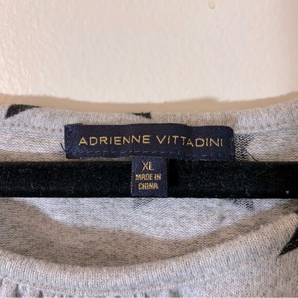 Adrienne Vittadini Top Gray w/ Black Stars Drawstring Front Sz XL Gorgeous - Picture 5 of 7